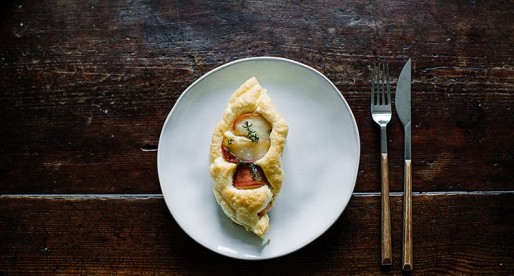 Ομελέτα με μήλο, τσένταρ και θυμάρι | Food